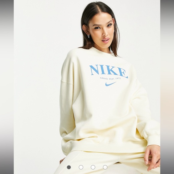 nike essential retro fleece sweatshirt